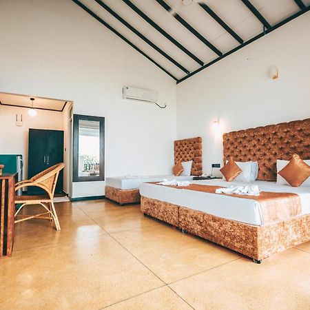 Samudra Beach Resort Тангалла Экстерьер фото