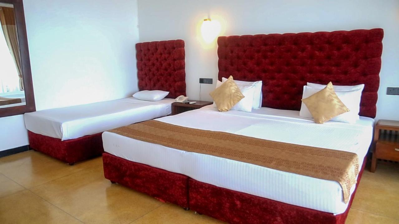 Samudra Beach Resort Тангалла Экстерьер фото