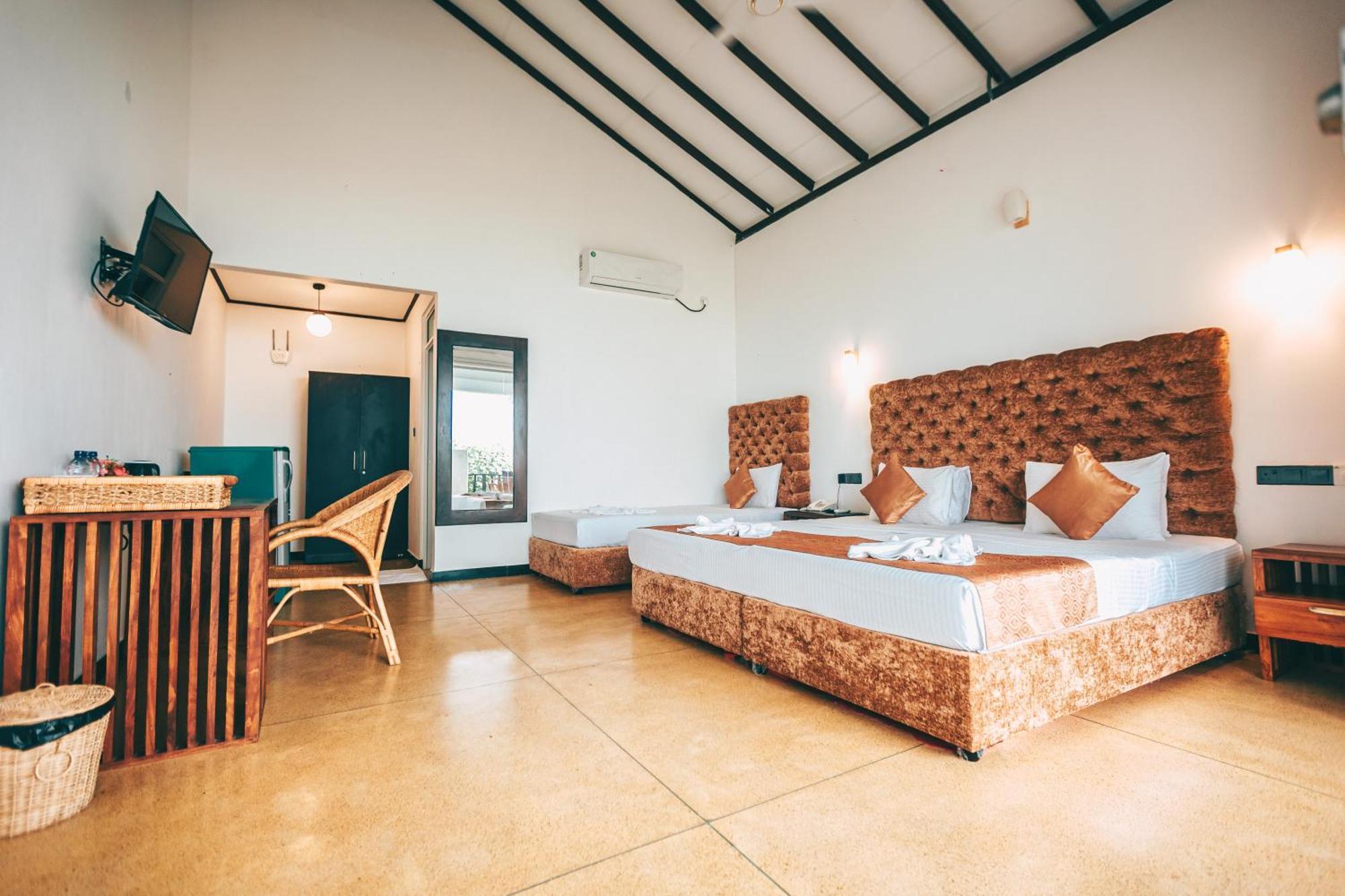 Samudra Beach Resort Тангалла Экстерьер фото