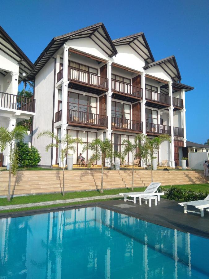 Samudra Beach Resort Тангалла Экстерьер фото